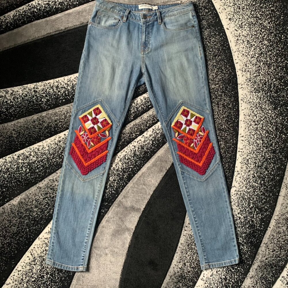 Women's Artisian De Luxe Crochet Flower Double Knee Light Denim Jeans
